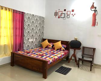 Candlehut Homestay - Payyanur - Bedroom