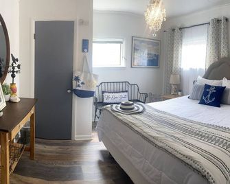 Cedar Point, Sports Force, Kalahari Near Cottage. Boat Parking ez Walk to Beach! - Huron - Bedroom