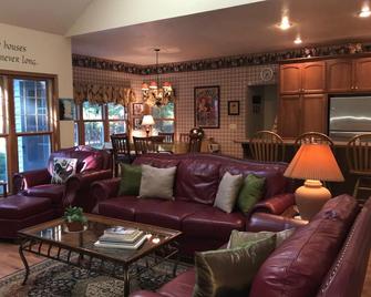 Stone Cottage , Nestled In The Woods in Door County - Baileys Harbor - Obývací pokoj