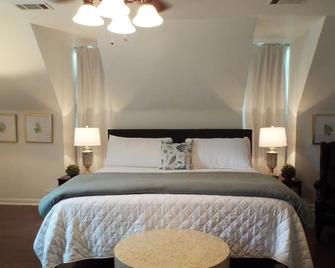 Family neighborhood with king beds! - Greenville - Schlafzimmer