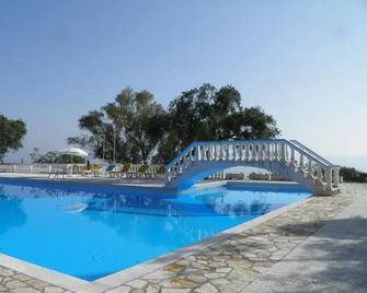 Ionian View Studios - Agios Ioannis Peristeron - Zwembad