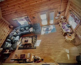 Cabin- no cleaning fees: Cranberry Fest, waterparks, trail riding for utv/atv - Warrens - Sala de estar