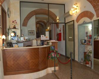 Hotel Leonardo - Pisa - Recepción