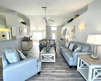 Private pool, clean, and wildlife nearby! - Rotunda West - Living room