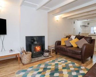Hinderwell House - Saltburn-by-the-Sea - Living room