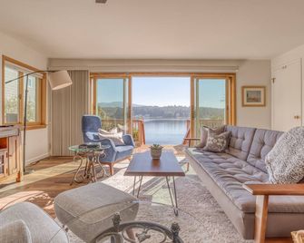 Regatta Park Lake House - Lincoln City - Living room