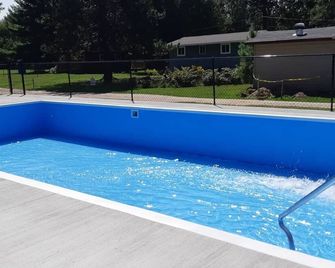 Rivers Edge Camping - Nipissing - Pool