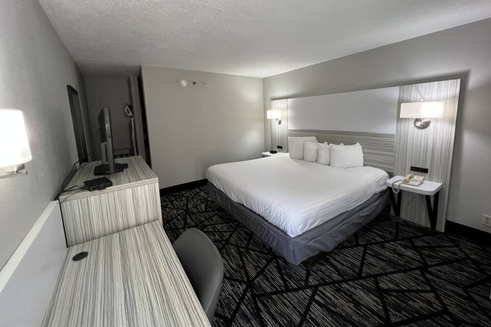 Bedroom view of Baymont by Wyndham Peoria