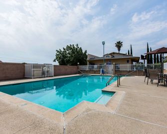 Rodeway Inn Beaumont - Beaumont - Piscina