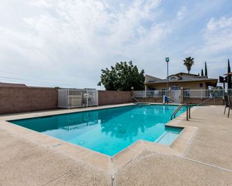 Rodeway Inn Beaumont - Beaumont - Piscina