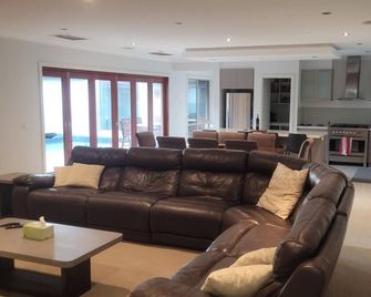The Mount Martha Hideaway - Mount Martha - Living room