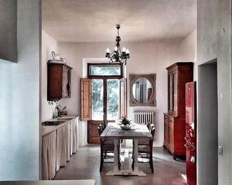 Casa Sole di Toscana 5 camere, terrazza panoramica, giardino e vasca idromassaggio - Monterotondo Marittimo - Comedor