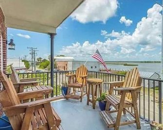 Apalachicola Getaway on Water Street - Apalachicola - Balkón