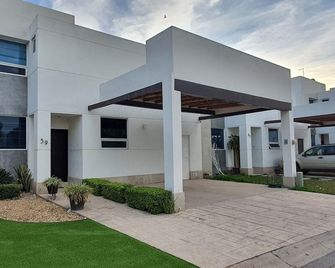 Casa Brendas 59: 3 BR house, best location in Torreon, completely furnished - Torreón - Edificio
