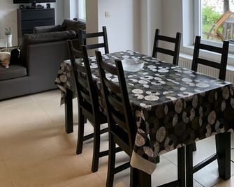 Petit Coin De Paradis - Jumet - Dining room