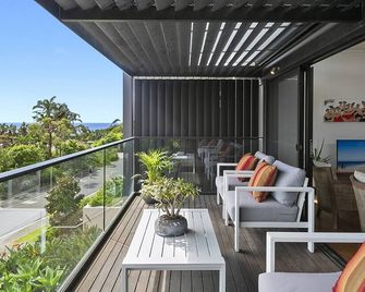 Luxury Oasis with Incredible Ocean Views and Pool in Manly - Manly - Balcony