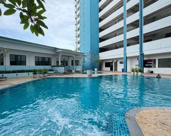 Mutiara Melaka Beach Resort by Tzwan - Malakka - Pool