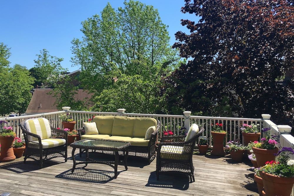 Yankee Peddler Inn - Newport - Balcon