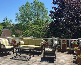 Yankee Peddler Inn - Newport - Balkon