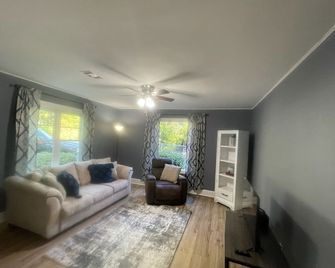 Beautiful bungalow in coffee county georgia - Douglas - Sala de estar