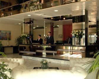 Vittoria - ריצ'ונה - לובי