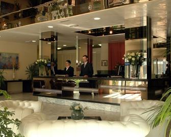 Vittoria - Riccione - Recepción