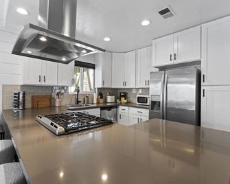 Steps To Lido Village And The Marina Heart Of Lido Island With Parking - Newport Beach - Küche