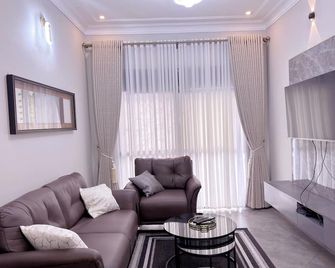 탄지 홈즈 - 음바라라 - 거실