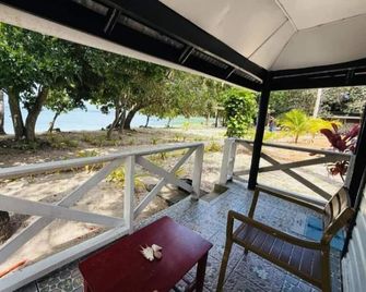White Sandy Beach Resort - Naviti Island - Balkon