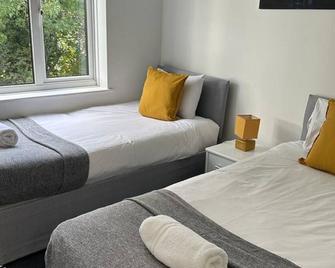 White Door Malt-Huku Kwetu (Dunstable) - Dunstable - Schlafzimmer