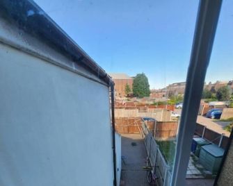 The Ivy - Grays - Balkon