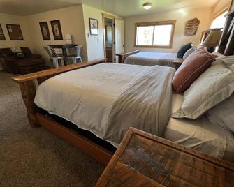 Stunning Views, Prime Location - Hamilton - Bedroom