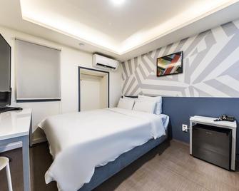 Hotel Grim in Dongdaemoon Seoul - Seúl - Habitación