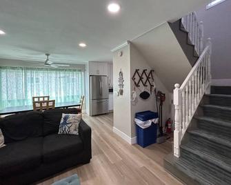 Fantastic Mission Beach condo steps to the Beach - San Diego - Vardagsrum
