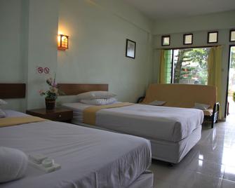 Pandu Lakeside Hotel Parapat - Parapat - Bedroom