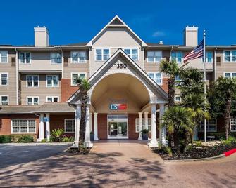 Ensuring a Very Comfortable & Memorable Stay! Free Breakfast, w/ Outdoor Pool - South San Francisco - Building