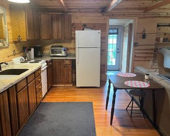 Fishing Shack - Cedar Springs - Kitchen