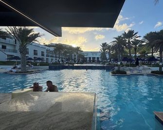 St.Maarten Dawn Beach oceanfront 3-bed Condo - Philipsburg - Piscine