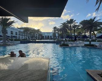Stay on the Beach in Saint Maarten 3BR Condo sleeps 8 - Philipsburg - Basen