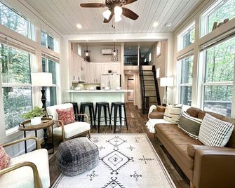 With Trailhead to One of TN's Tallest Waterfalls - Monteagle - Obývací pokoj