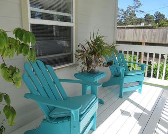 Sandy Clove Cottage creates a private getaway with nature in Fortt Bragg. - Fort Bragg - Patio