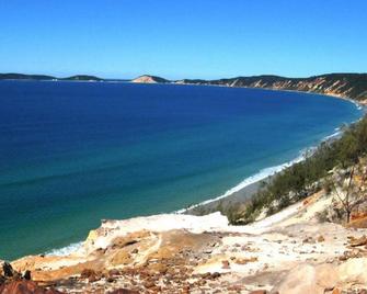 Pippies Beachhouse Backpackers - Rainbow Beach - Strand