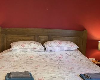 Spacious 2 bed cottage in rural location. Single storey, child friendly - Kinross - Bedroom