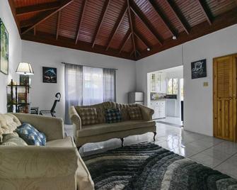 Apartment in Mandeville - Mandeville - Living room