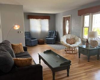 Penelope’s Place - Oak Hill - Living room