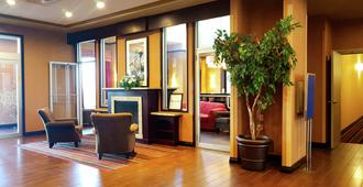Hampton Inn & Suites by Hilton Edmonton International Airport - Leduc - Reception
