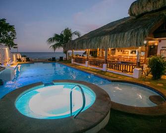 Kav's Beach Resort - Zamboanguita - Pool