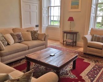 Historic and spacious farmhouse wing near Crail - Anstruther - Living room