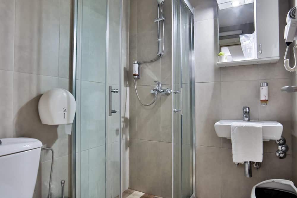 Garni House 46 Plus - Belgrade - Bathroom