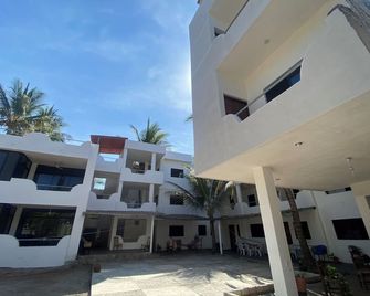 Costa Ayala - Bungalow 3 with 1ks bed and 3 sofas - Los Ayala - Bâtiment